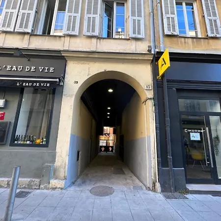 La Cour Du Centre Apartment *